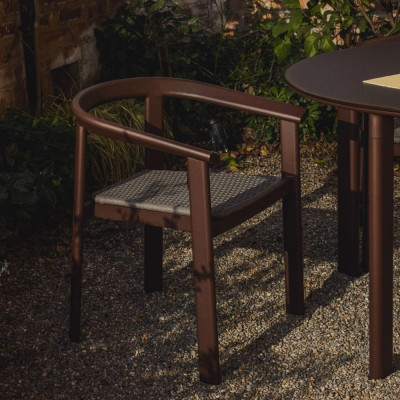 Zestaw ogrodowy Erice stół 120 cm + 4 krzesła brązowy Kave Home