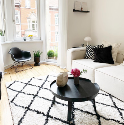 Eames Plastic Armchair LAR green - black base Vitra