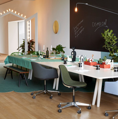 Krzesło biurowe Eames Plastic PSCC czarne Vitra