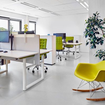 Krzesło bujane Eames RAR niebieskie - biała podstawa Vitra