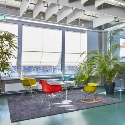 Krzesło bujane Eames RAR zielone - chromowana podstawa Vitra