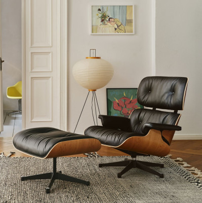 Kožené křeslo Eames Lounge Smoke Blue Vitra
