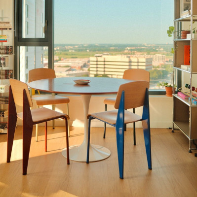 Krzesło Standard naturalny dąb - podstawa czerwona Vitra