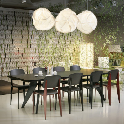 Krzesło Standard SP czarne siedzisko - podstawa czerwona Vitra