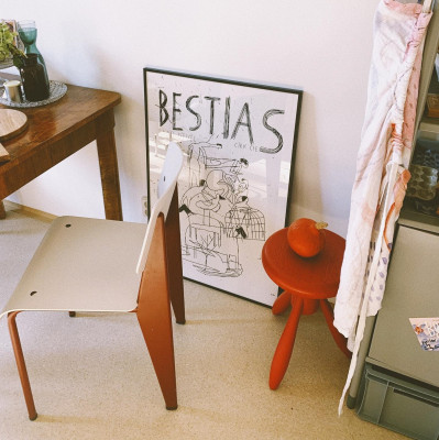 Krzesło Standard SP czarne siedzisko - podstawa niebieska Vitra