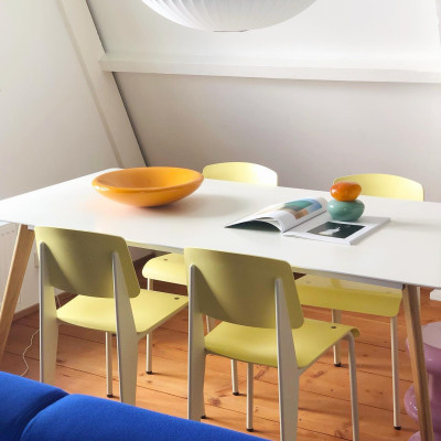 Krzesło Standard SP czarne siedzisko - podstawa szara Vitra