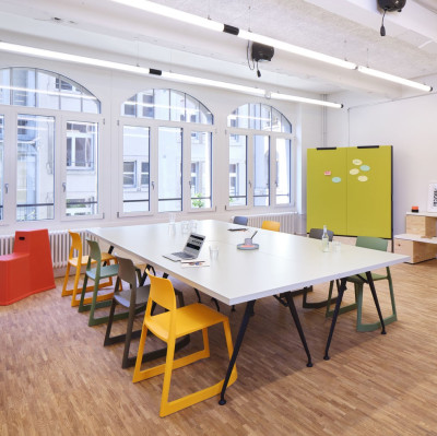 Špičková židle Ton RE žlutá Vitra