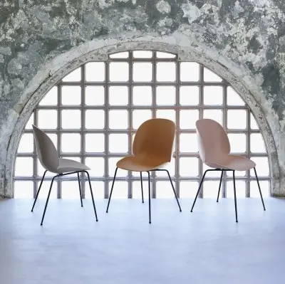 Krzesło Beetle Conic ciemnozielone Gubi