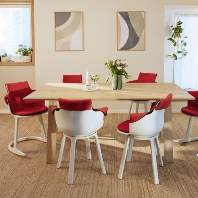 Social Tilt Cream Ergonomic Chair Varier