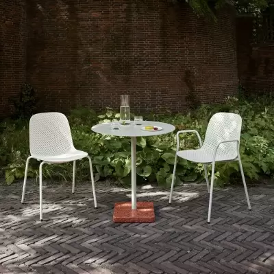 Krzesło ogrodowe 13Eighty z podłokietnikiem białe HAY