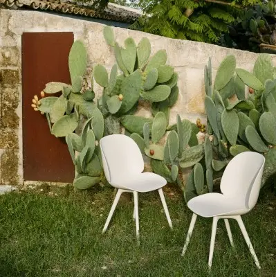 Krzesło ogrodowe Beetle białe Gubi