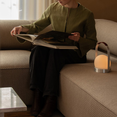 Lampa przenośna Carrie aluminium szczotkowane Audo Copenhagen