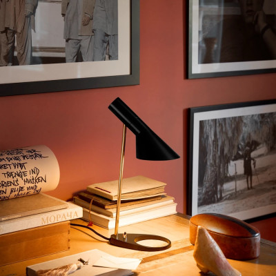 Lampa stołowa AJ Mini mosiężno-czarna Louis Poulsen