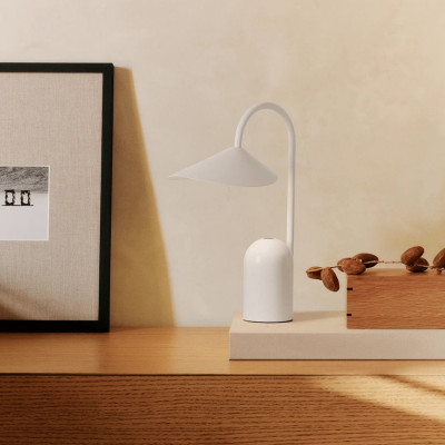 Lampa przenośna Arum biała Ferm Living