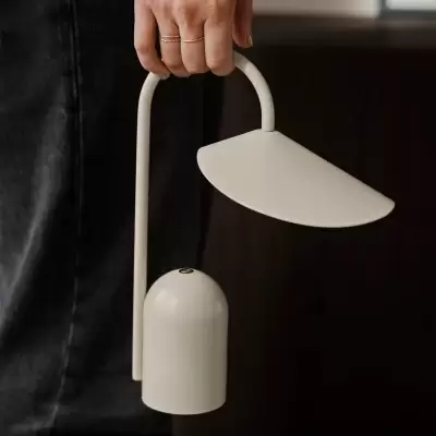 Lampa przenośna Arum kaszmirowa Ferm Living