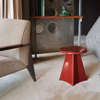 Kovová stolička červená Vitra