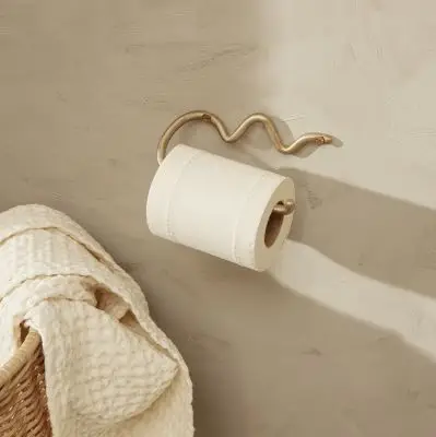 uchwyt na papier toaletowy Curvature mosiężny FERM LIVING