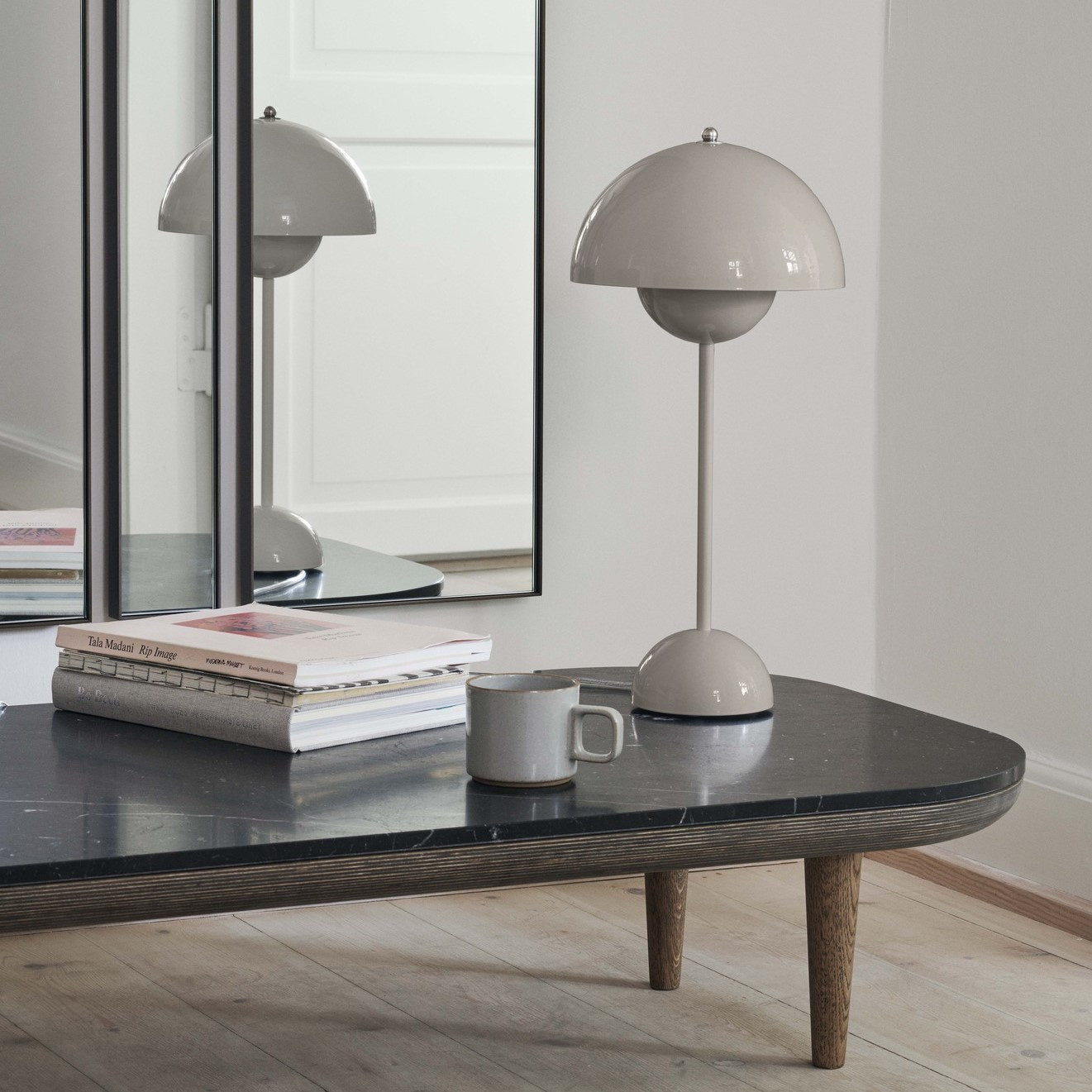 Stolik Kawowy Fly Sc5 Dąb Przydymiony-Czarny Marmur Andtradition