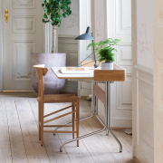 Biurko Pavilion AV17 Mushroom Linoleum Andtradition