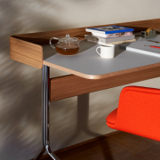 Biurko Pavilion AV17 Mushroom Linoleum Andtradition