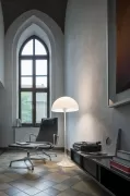Lampa podłogowa Panthella opalizowana Louis Poulsen