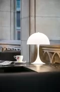 Lampa stołowa Panthella 400 biała opalizowana Louis Poulsen