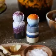 Ceramiczna solniczka i pieprzniczka 70s stargaze HKliving