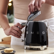 Czajnik elektryczny 50's Style czarny Smeg