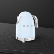 Czajnik elektryczny z regulacją temperatury 50's Style pastelowy błękit Smeg