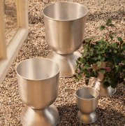 Donica ogrodowa Hourglass extra small aluminiowa Ferm Living
