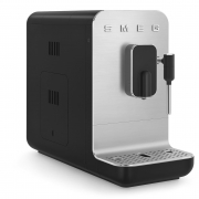 Ekspres do kawy automatyczny z dyszą parową Collezione czarny Smeg