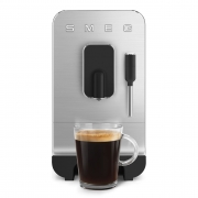 Ekspres do kawy automatyczny z dyszą parową Collezione czarny Smeg