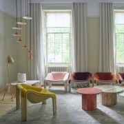 Fotel F300 Smooth Leather cream Gubi