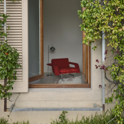 Fotel Meantime Av29 Ecriture 0210 Aluminiowe Nogi Andtradition