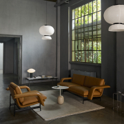Fotel Meantime Av29 Ecriture 0210 Aluminiowe Nogi Andtradition