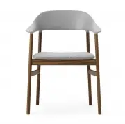 KRZESŁO HERIT Z PODŁOKIETNIKAMI CIEMNY DĄB TAPICEROWANE SZARE NORMANN COPENHAGEN