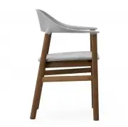 KRZESŁO HERIT Z PODŁOKIETNIKAMI CIEMNY DĄB TAPICEROWANE SZARE NORMANN COPENHAGEN