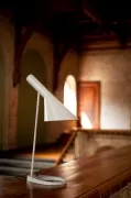 Lampa stołowa AJ biała Louis Poulsen