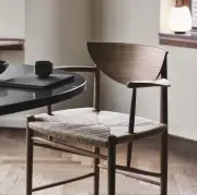 Krzesło Drawn HM3 dąb olejowany Andtradition