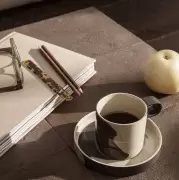 Kubek Inlay ze spodkiem Ferm Living