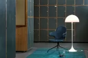 Lampa podłogowa Panthella opalizowana Louis Poulsen