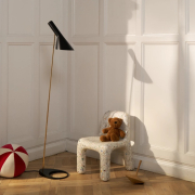 Lampa podłogowa AJ mosiężno-czarna Louis Poulsen