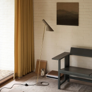 Lampa podłogowa AJ mosiężno-szara Louis Poulsen