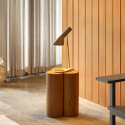 Lampa stołowa AJ Mini mosiężno-szara Louis Poulsen
