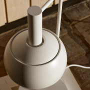 Lampa stołowa FJ Elements biala Louis Poulsen