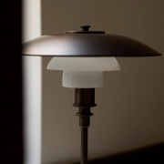 Lampa stołowa PH 3/2 Aged brass-szkło opalowe Louis Poulsen
