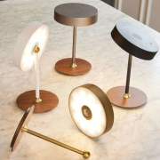 Lampa bezprzewodowa On The Move antyczny brąz Halo Design