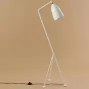 Lampa podłogowa Grashoppa alabastrowa biel Gubi