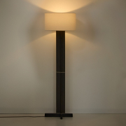 Lampa podłogowa Niani drewno kauczukowe brązowe Kave home