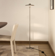 Lampa podłogowa Nuvira srebrna Kave Home